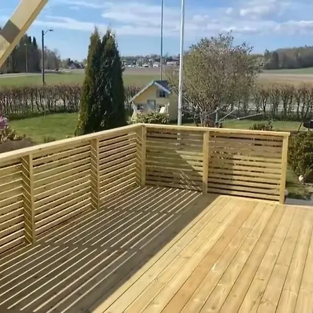 Helt Hjem Med Stor Hage Og Boblebad.